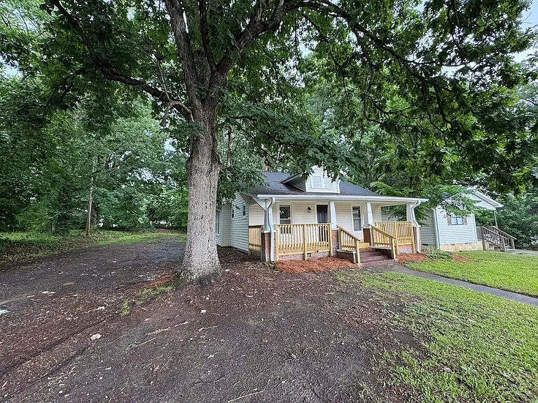 917 E Dayton Ave — Photo 3