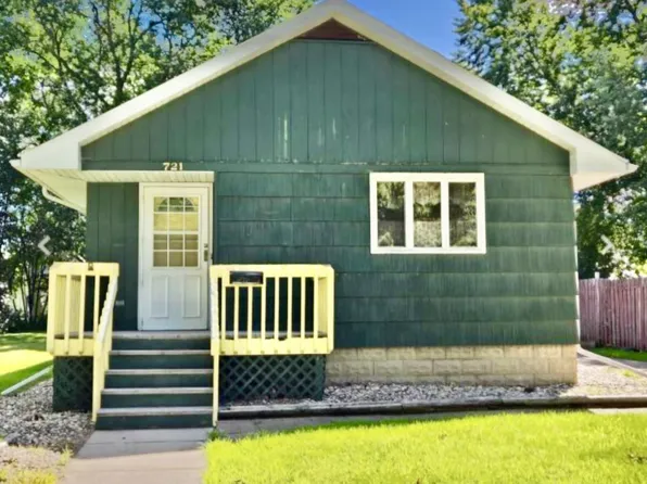721 4th St SE, Willmar, MN 56201