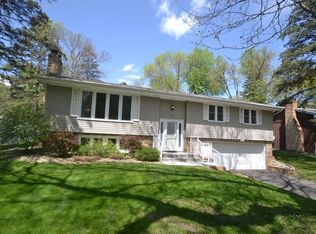 195 Craigbrook Way NE, Fridley, MN 55432