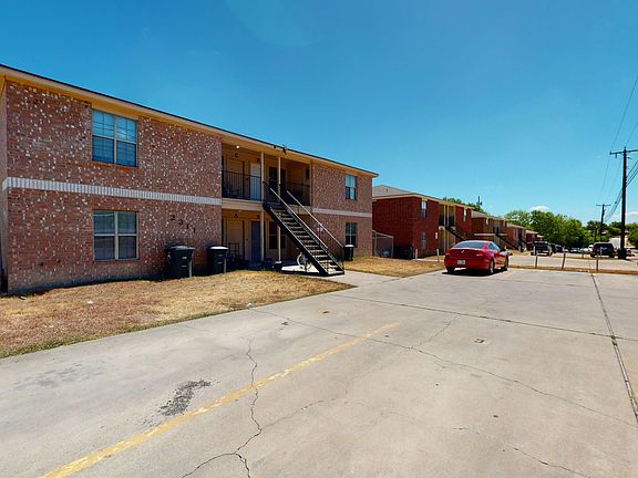 5th image of 2311 Terrace Dr APT D