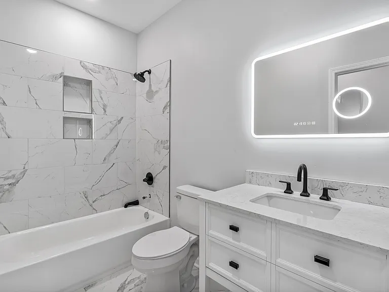 410 Lincolnshire Blvd — Photo 22