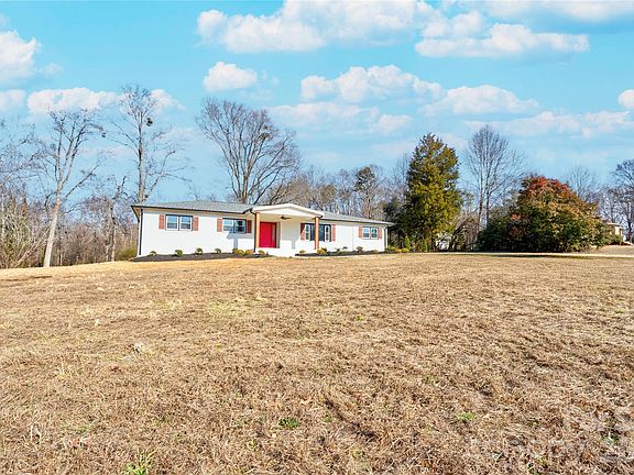 3rd image of 226 Hardin Cir