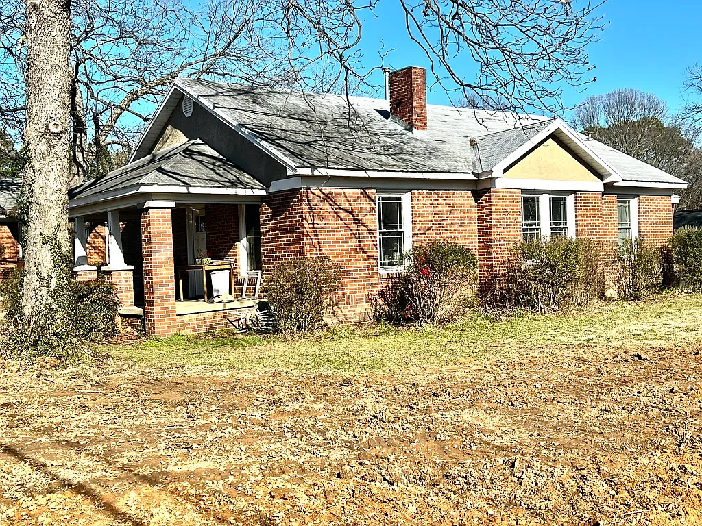 3 bed, 1700 sqft, $1,900 — Photo 1