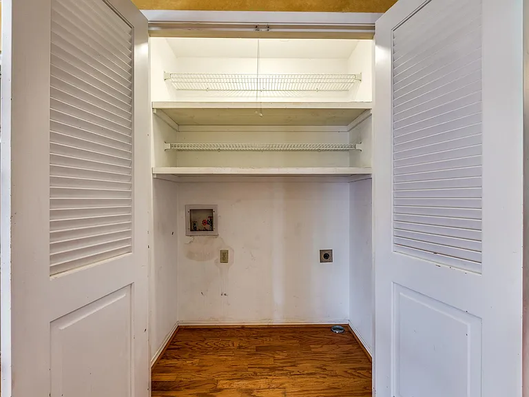 8355 Lullwater Dr — Photo 9