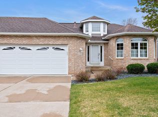 2951 Linden Dr, New Brighton, MN 55112