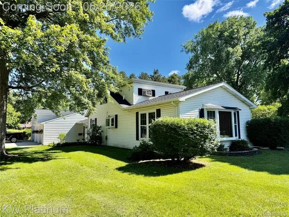 2930 W Water St, Port Huron, MI 48060