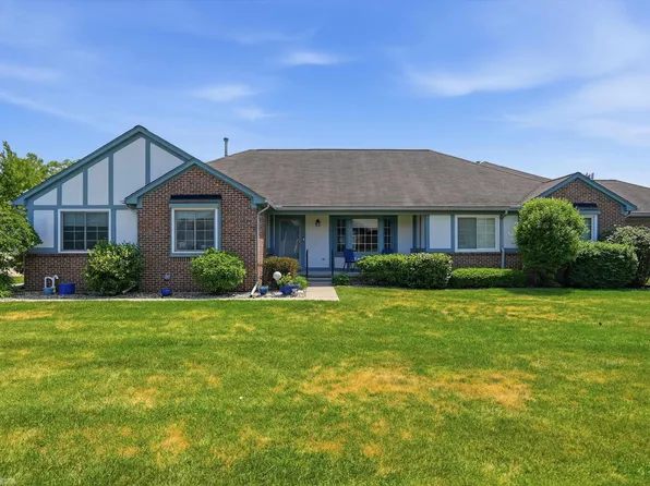 45461 Nottingham Dr #97, Macomb, MI 48044