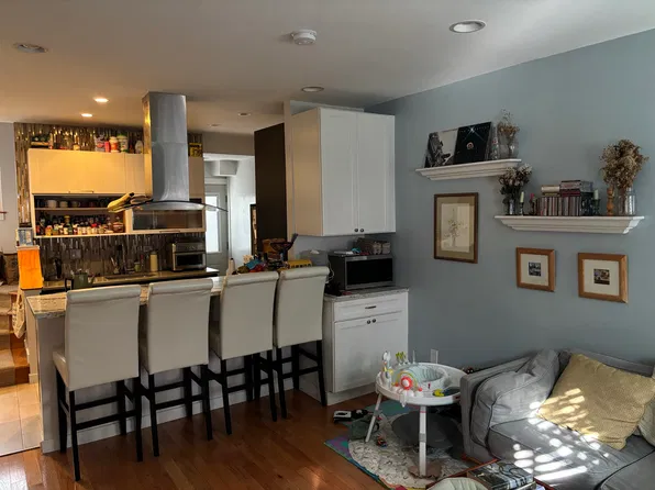 866 N Uber St, Philadelphia, PA 19130
