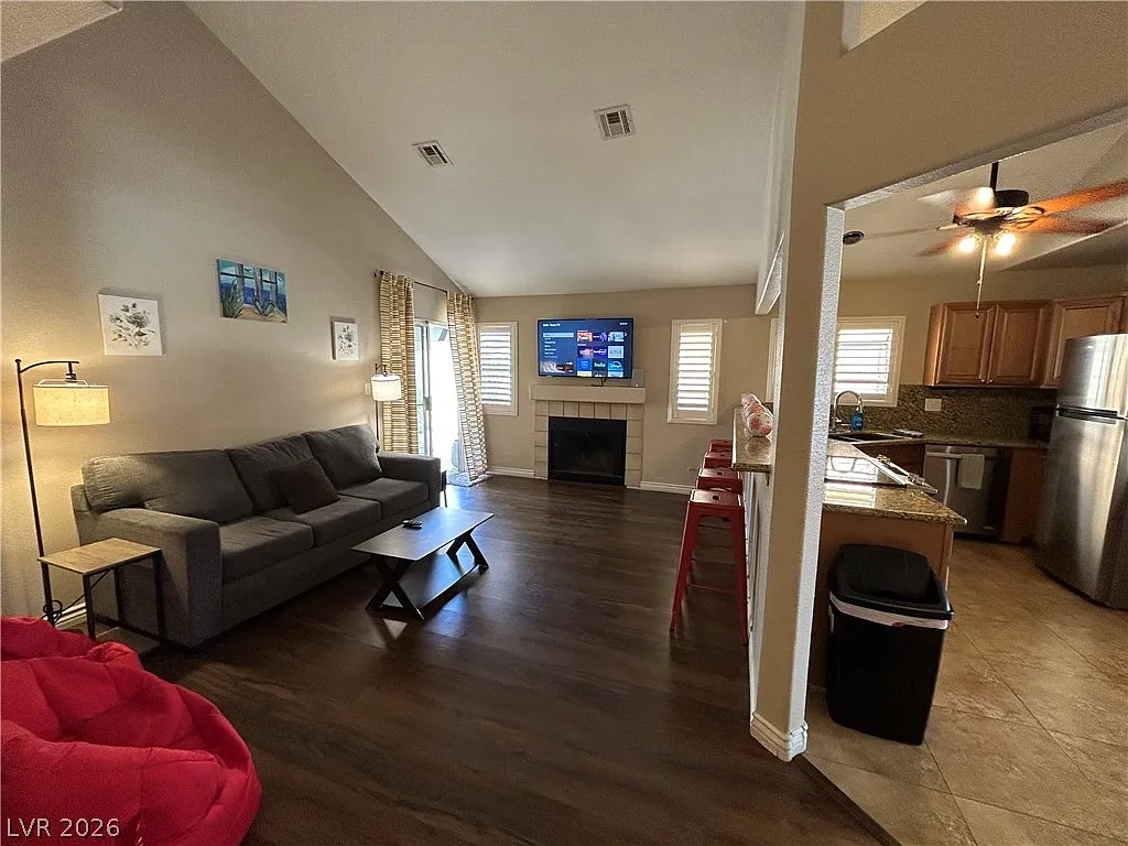 2 bed, 2.0 bath, 1129 sqft, $2,500 — Photo 1