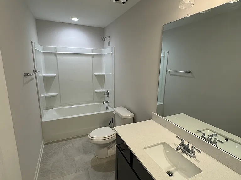 1082 Victorian Blvd — Photo 10