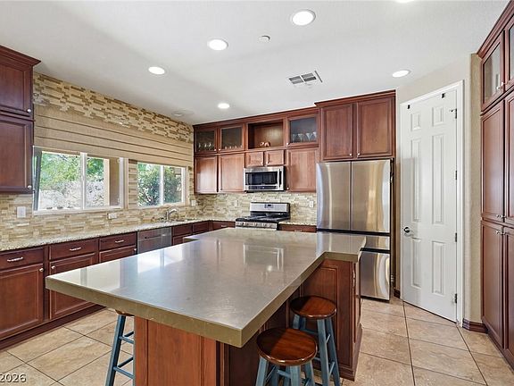 5th image of 3141 Valadon Ave