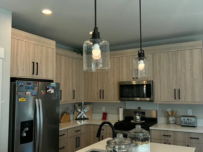 530 NW Crater Lake Dr — Photo 2