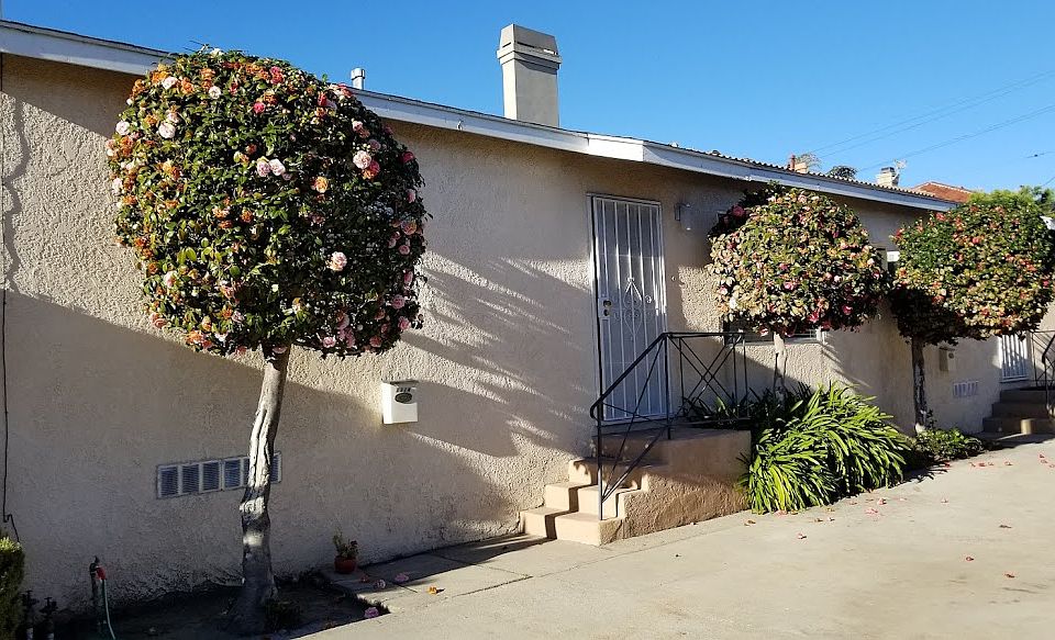 1924 Stoner Ave
Front duplex