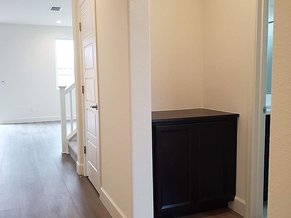 5th image of 412 E Albertina Ave
