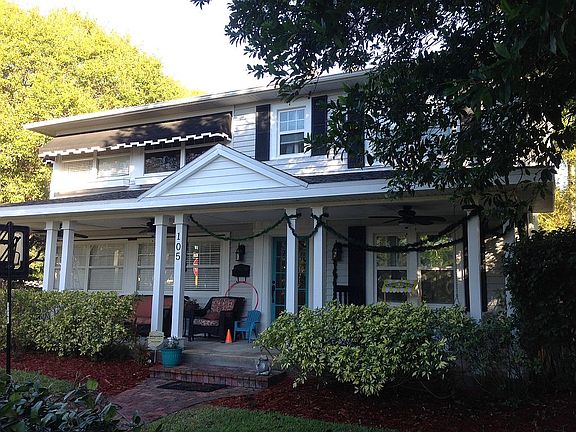 2nd image of 105 18th Ave NE