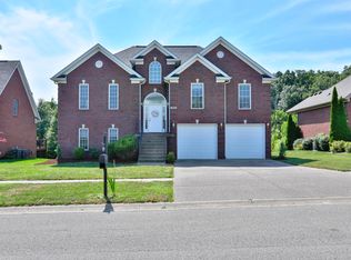 7910 Niemann Dr, Louisville, KY 40291