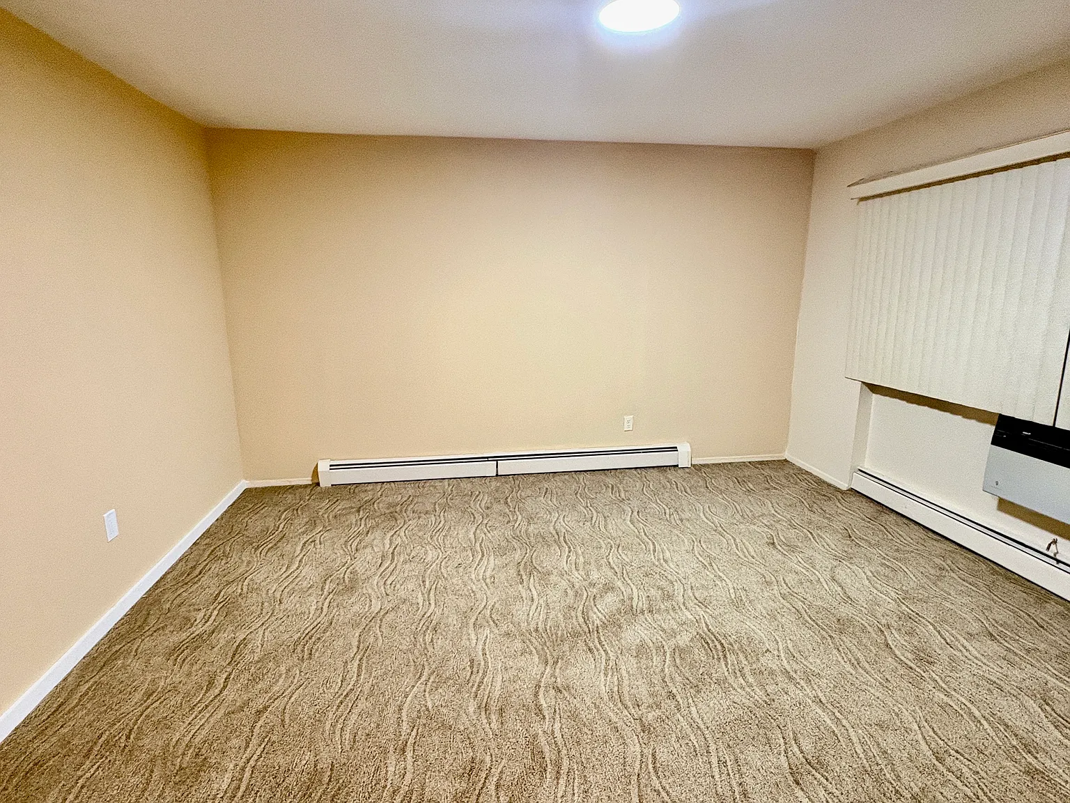 4 bed, $3,100 — Photo 1