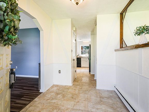 4th image of 28 Brighton Ct