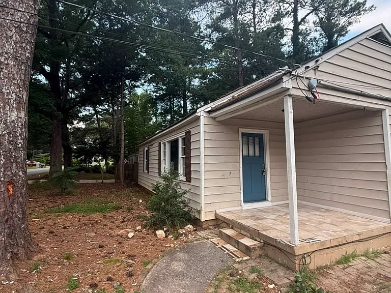 189 Goldie Dr SE — Photo 2