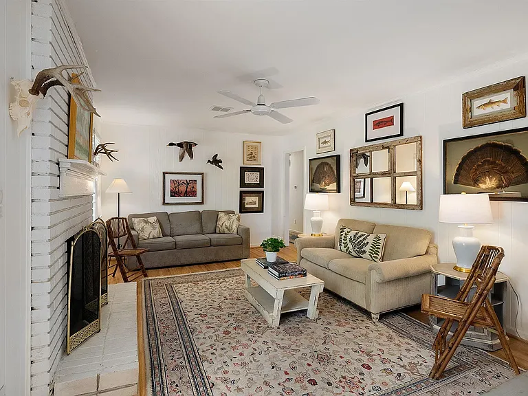 636 Bienville Ln — Photo 3