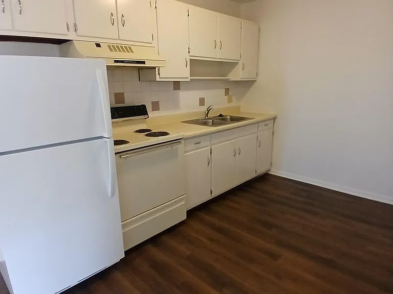 Yorktowne Apartments — Photo 4