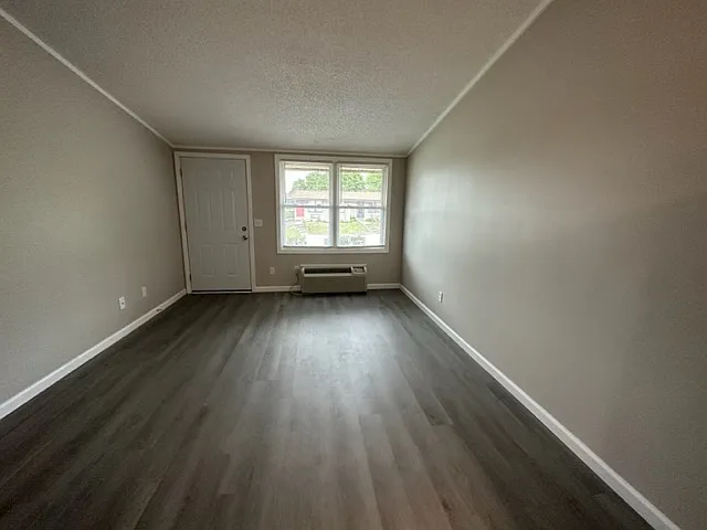 Red Deer Apartments — Photo 4