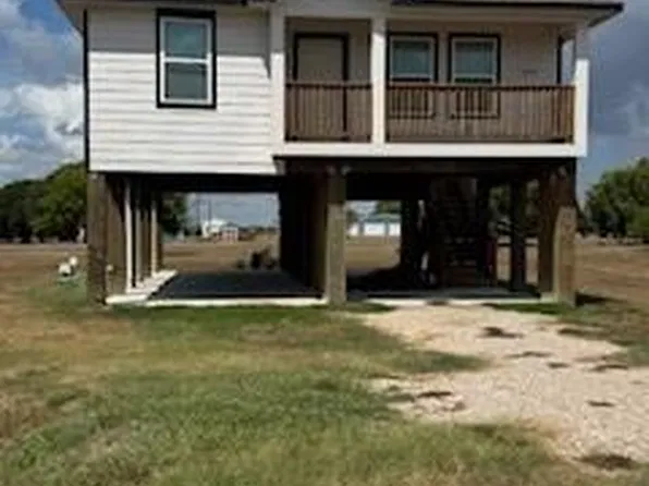 544 Buckskin Dr, Palacios, TX 77465