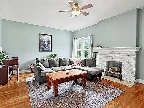 3 bed, 1950 sqft, $2,200 — Photo 1