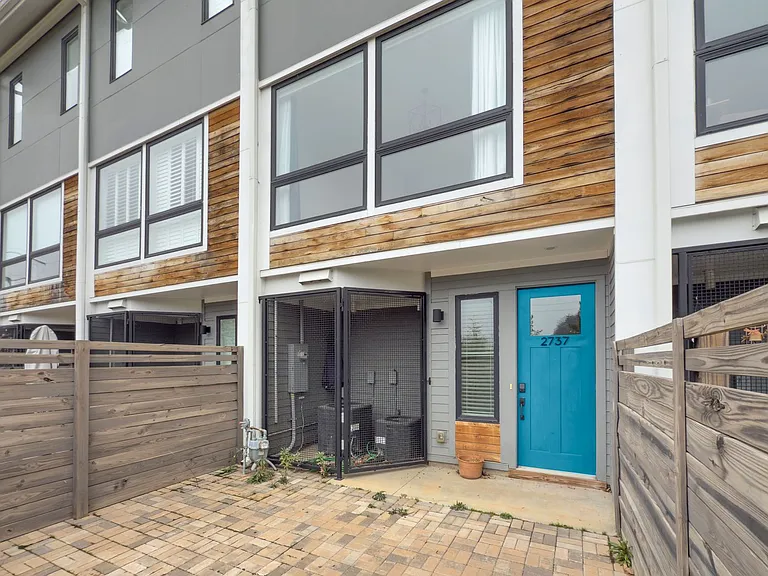 2737 Shenandoah Ave — Photo 2