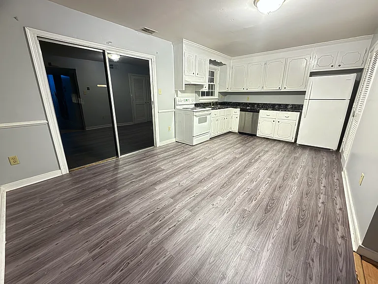 2105 Lauderdale Dr — Photo 9