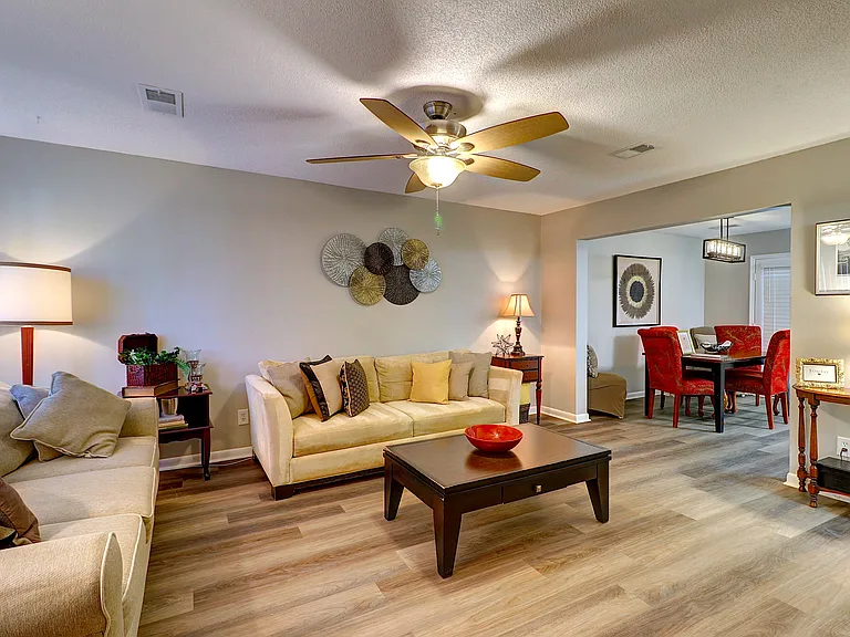 213 High Creek Dr — Photo 6