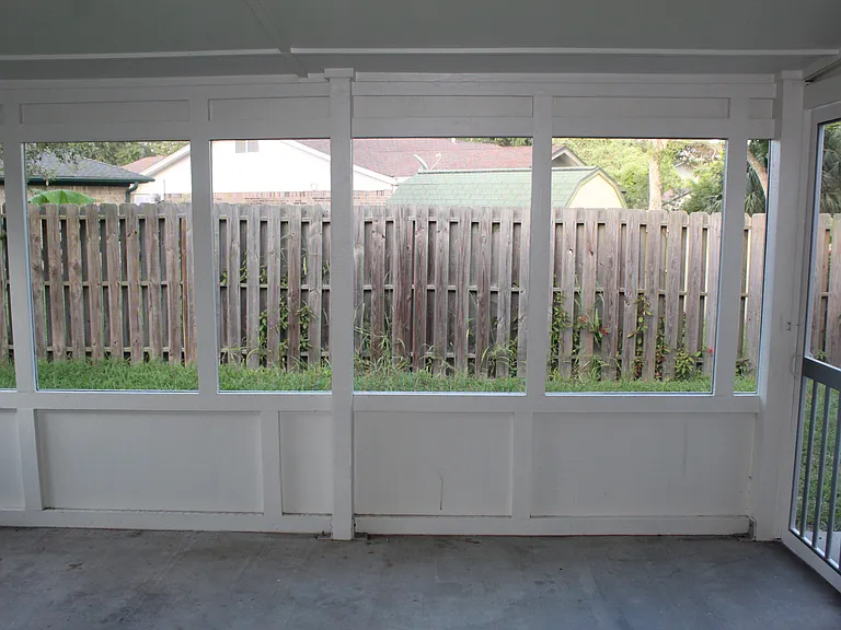 1414 N Live Oak St — Photo 8