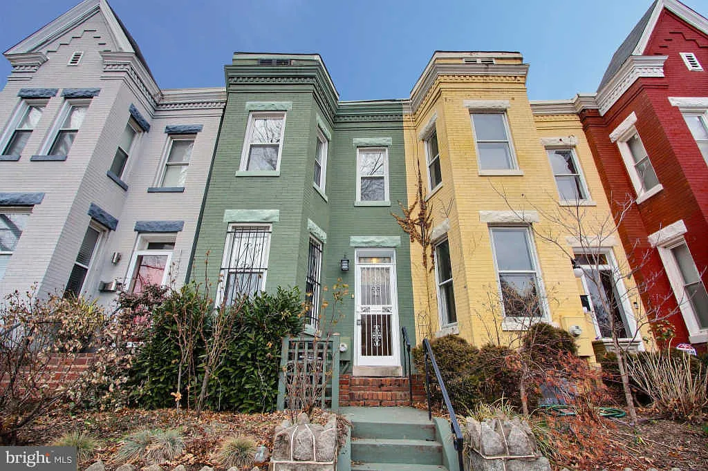1444 E St SE photo 1
