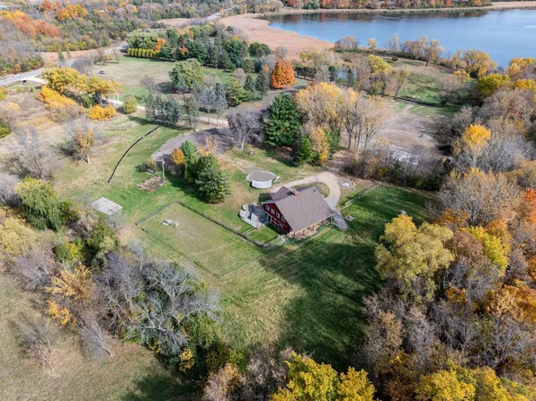 945 Honey Hl, Long Lake, MN 55356