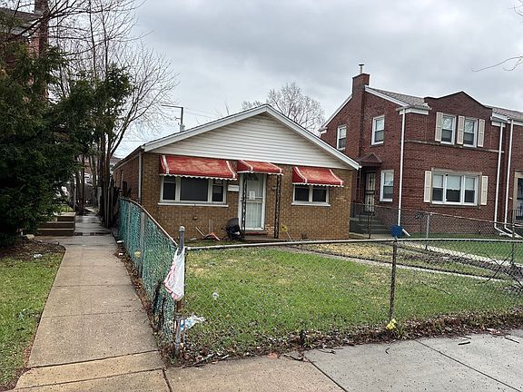 3rd image of 9717 S Jeffery Ave