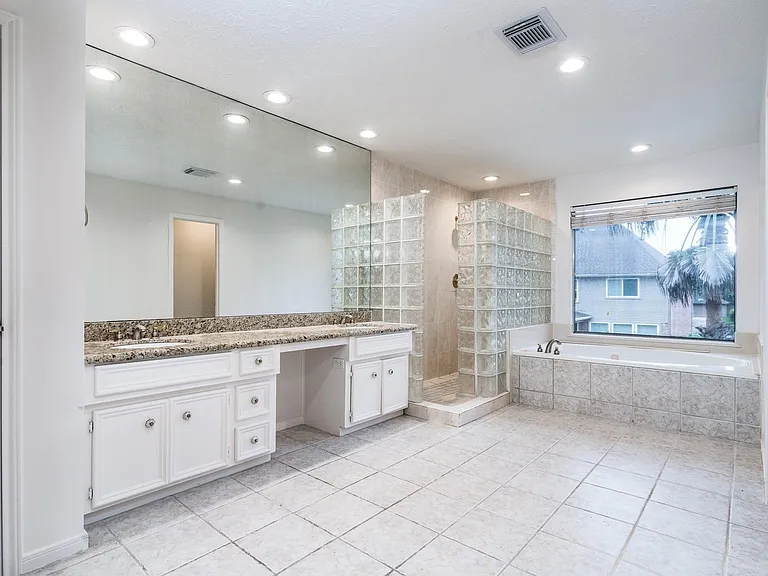 14207 Vista Mar Cir — Photo 12