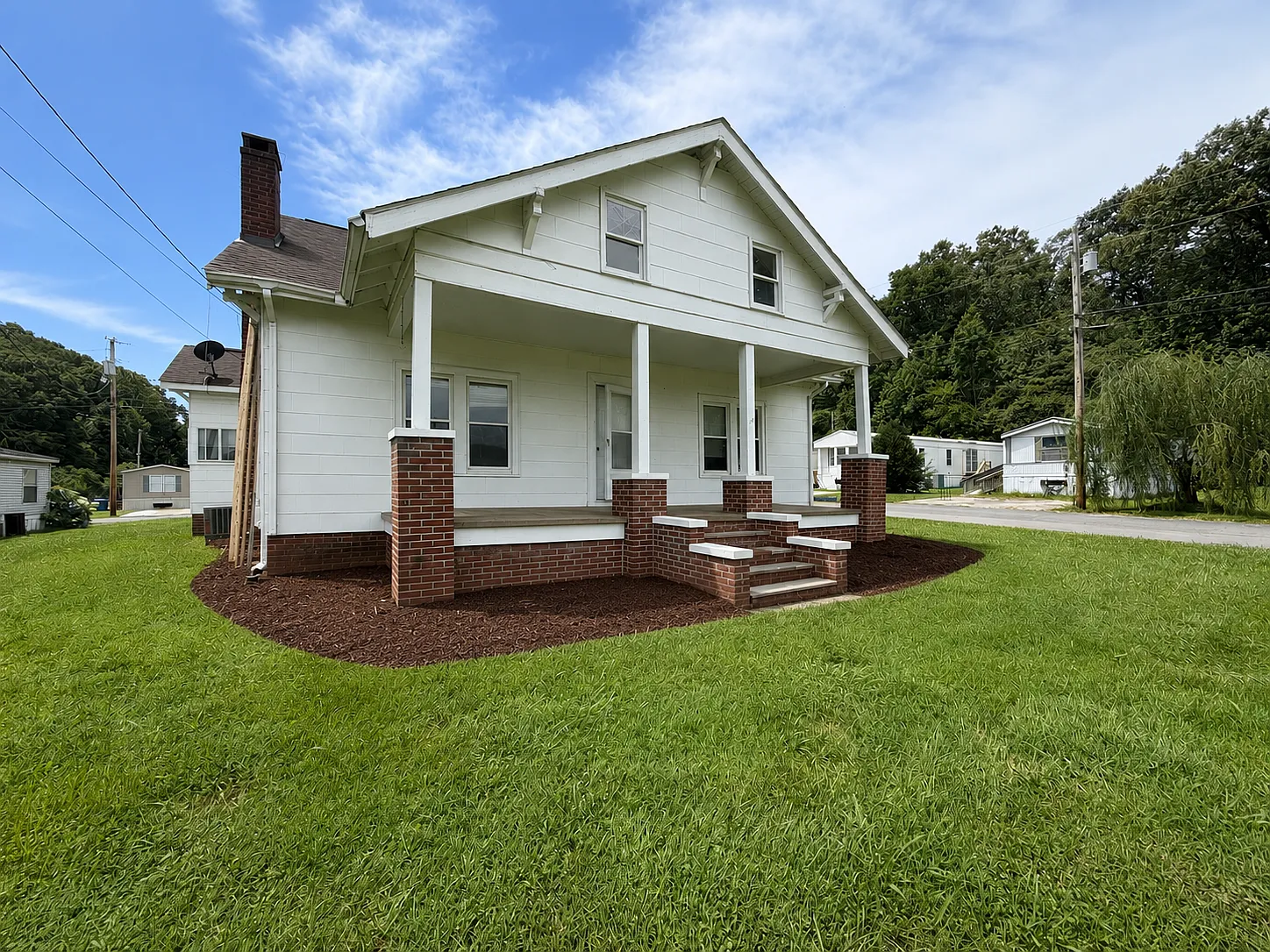 6 bed, 2.5 bath, $2,500 — Photo 2