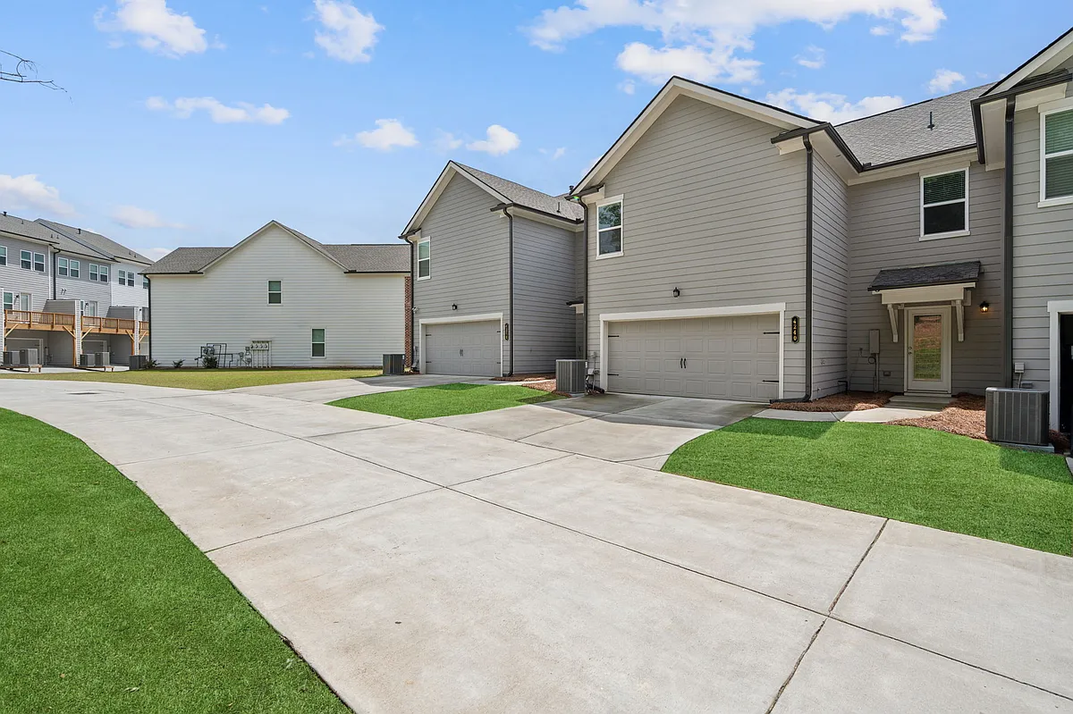 Garage - 4240 Tifton Ln