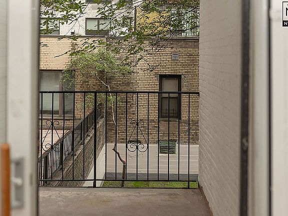 4th image of 4 W 83rd St APT 1