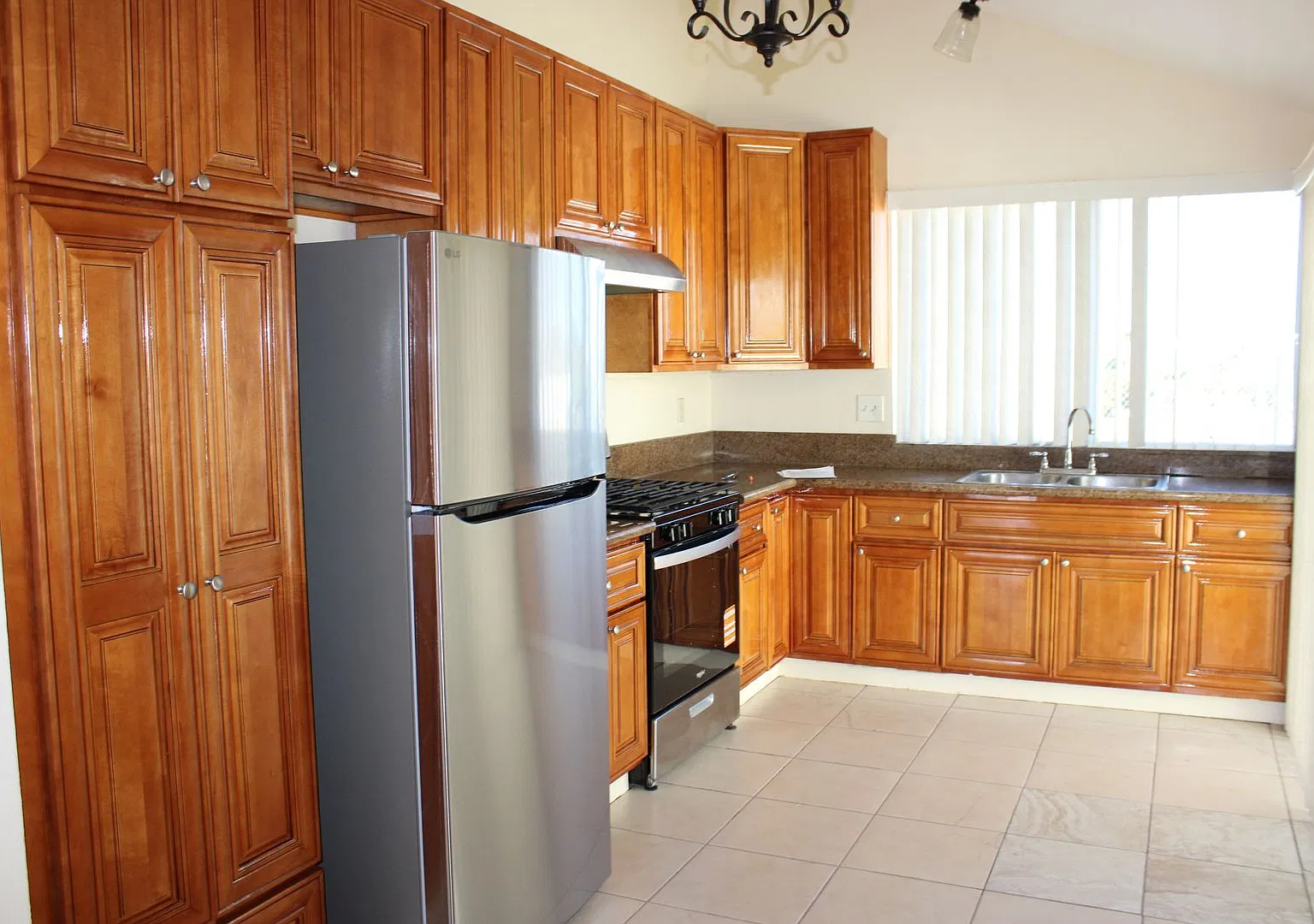 4 Bedroom, 2 Bathroom Home — Photo 4