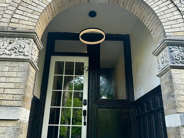 9 Chilcott Pl #1 — Photo 1