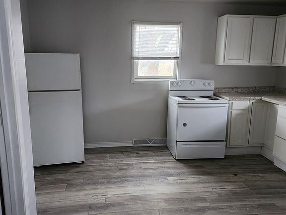 5th image of 113 S Lake St