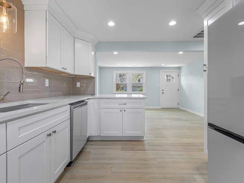 4268 Lee Ave