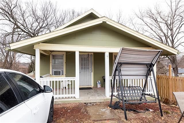 1st image of 3032 N 31st St