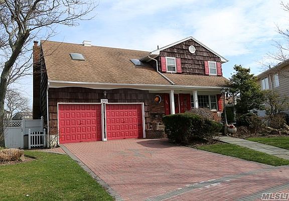 2nd image of 200 Bayside Dr
