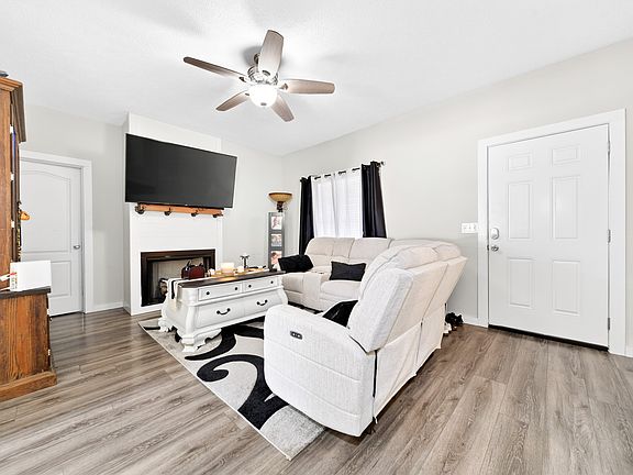 3rd image of 4020 Ashley Dr