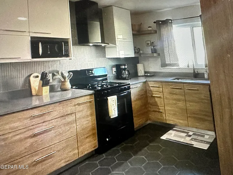 1202 Caper Rd — Photo 3