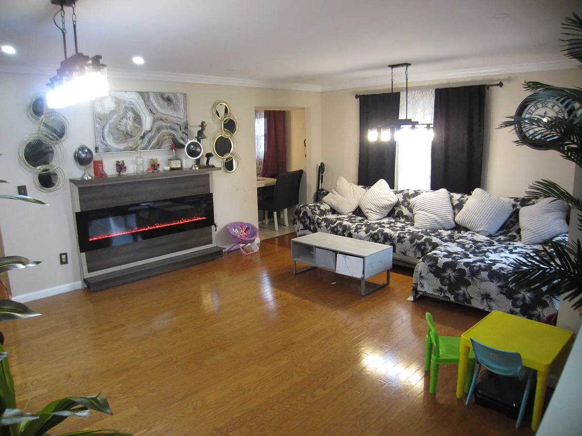 Building Photo - 233 Midland Ave #113
