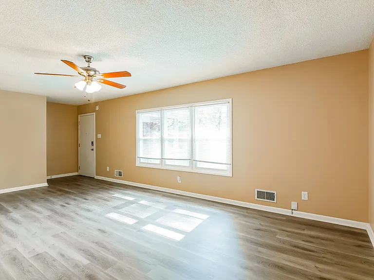 2415 Rose Ln SE — Photo 6