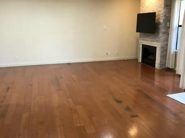 950 Cagney Ln APT 101, Newport Beach, CA 92663